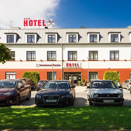 Hotel Portius Krosno Exterior foto