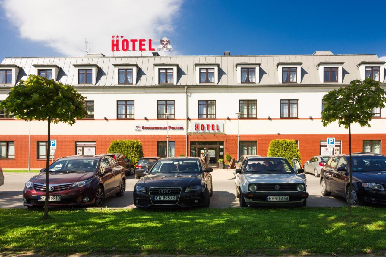 Hotel Portius Krosno Exterior foto