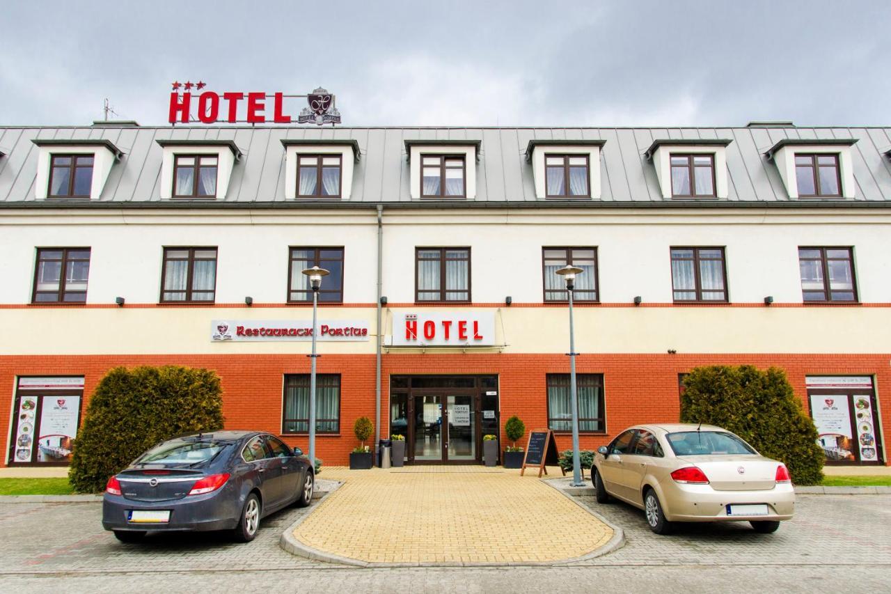Hotel Portius Krosno Exterior foto